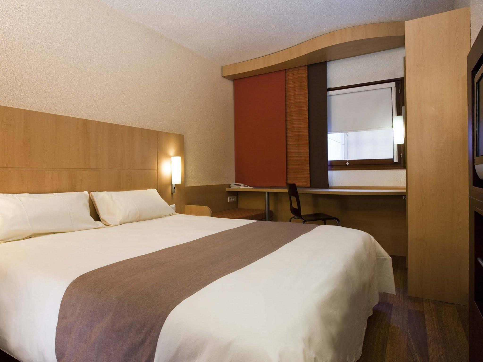ไอบิส อาล็องซง Hotel ภายนอก รูปภาพ